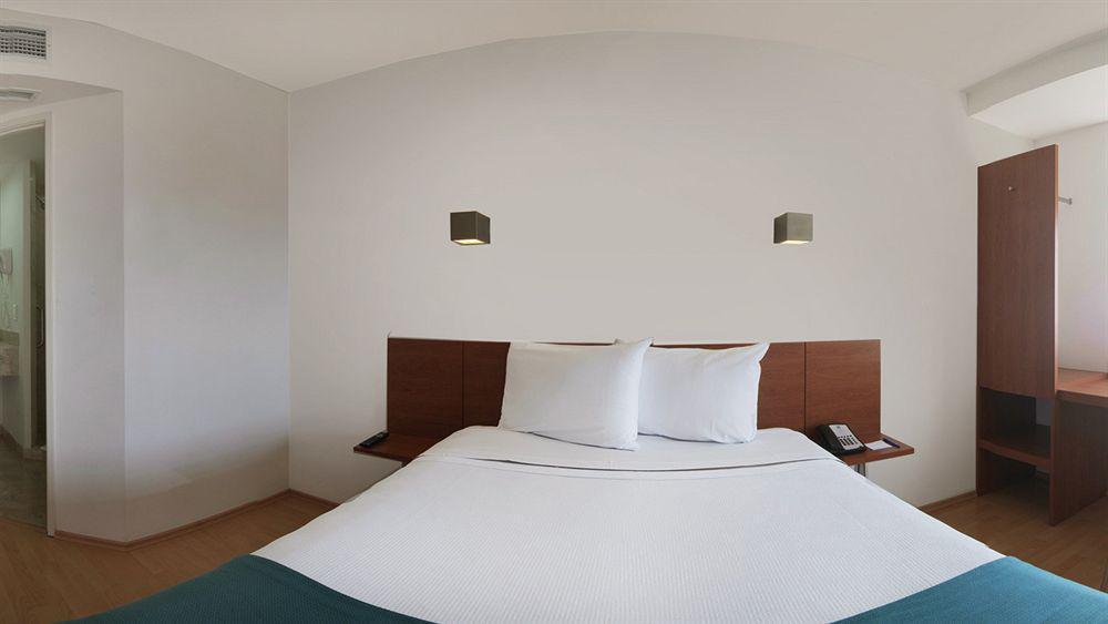 Hotel One Puebla Finsa Zewnętrze zdjęcie